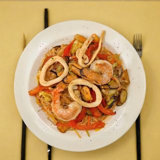 Локшина Тонкацу з морепродуктами