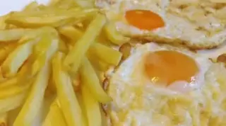 Huevos Fritos Con Patatas