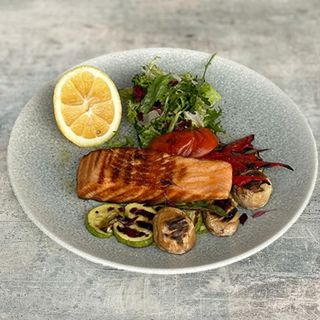 Meniu somon/legume la gratar