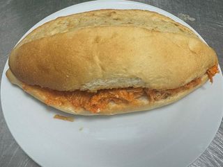 Bocadillo De Pollo Mechado