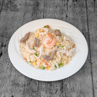 28. Arroz Frito Tres Delicias De La Casa