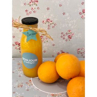 Botella de zumo de naranja recién exprimido (1 lt.)