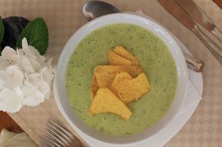 Крем супа от броколи с топено сирене 