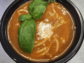 Zupa pomidorowa z makaronem