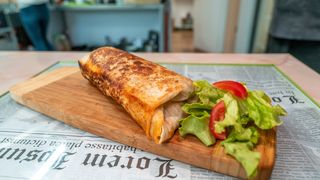 Кесадия с луканков салам (400г)