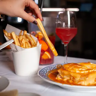 Francesinha Especial com Ovo e Batata