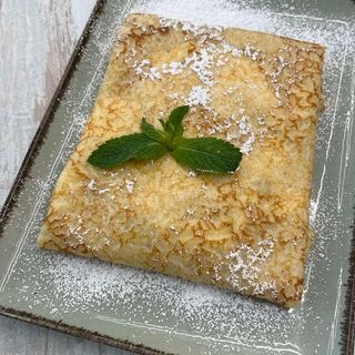 Млинець з крем-сиром, ананас та банан