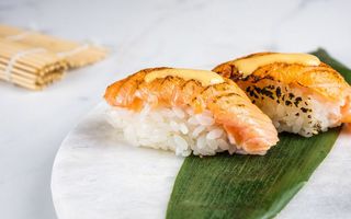 302.- Sushi Salmón Flameado