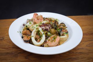 Mix owoców morza w sosie śmietankowym