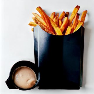 Patatas Fritas Con Salsa Bykyny