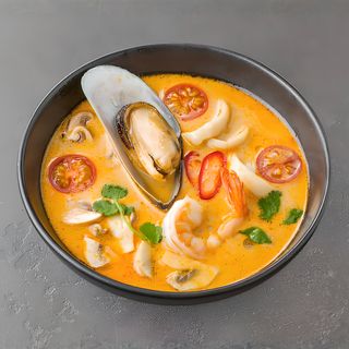 Том ям с морепродуктами