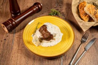 Mușchi de vită cu sos de brânzeturi