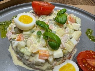 Олів'є з шинкою (300g)