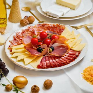 Plata mesa i sireva za dvije osobe