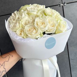 29 троянд Аваланч 