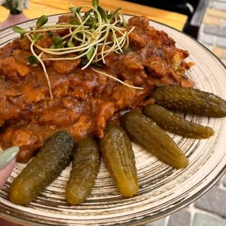 Placki ziemniaczane z gulaszem 