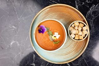 Supa crema de rosii cu busuioc