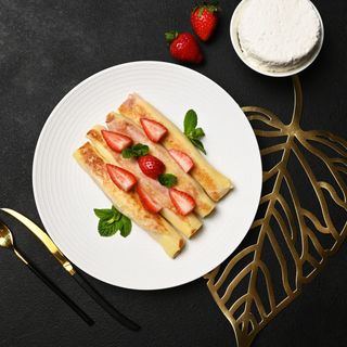 Naleśniki Z Serem I Truskawkami 4 Szt