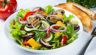 Salata cu legume si anchoa