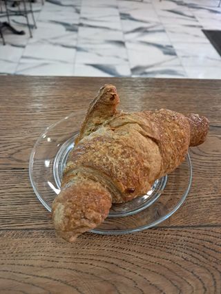 Cornetto vegano cereali sambuco e lampone