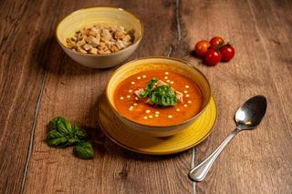 Supă cremă de roşii cu crutoane