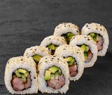 Каліфорнія з креветкою в кунжуті