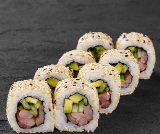 Каліфорнія з креветкою в кунжуті (330г)