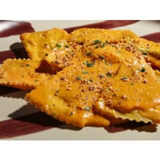 RAVIOLI DE RABO AL PESTO ROSSO