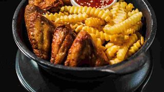 ქათმის ფრთები ჩილის სოუსით