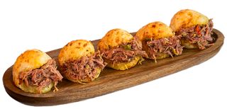 PAN DE QUESO RELLENO DE CARNE MECHADA