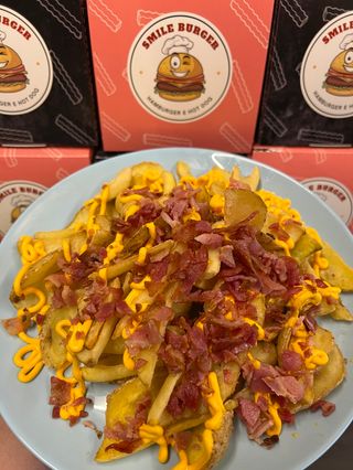 Patatine con bacon e cheddar