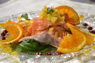 Salmone agli agrumi e ananas