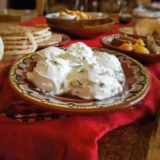 Млечна салата (400г)
