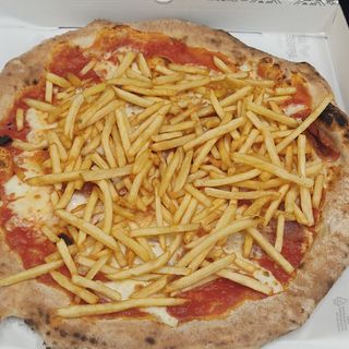 Pizzone margherita con patatine 