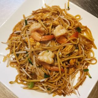 20. Spaghetti saltati con gamberi虾仁炒面