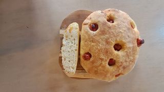 Focaccia z pomidorami w zalewie czosnkowej