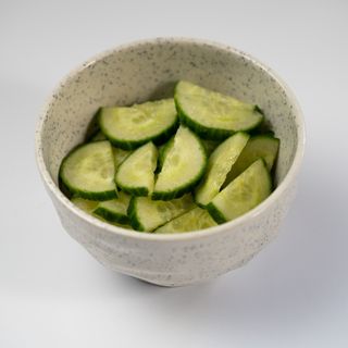 Salata de castraveti proaspeți