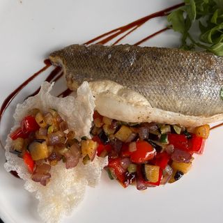 Філе Сібаса з овочами та рукколою (280г)