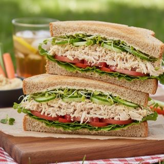 Sándwich de pechuga de pollo