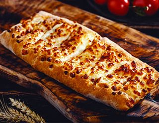 ჩიზი ბრედი ბეკონითა და ჰალაპენიოთი