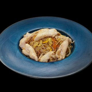 Spaghetti di Riso con Pollo e Verdure