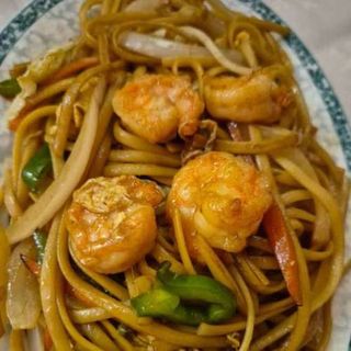 Tallarines Frito Con Gambas