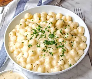 Domaće njoke ili zeleni rezanci u umaku carbonara
