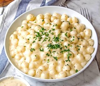 Domaće njoke ili zeleni rezanci u umaku carbonara