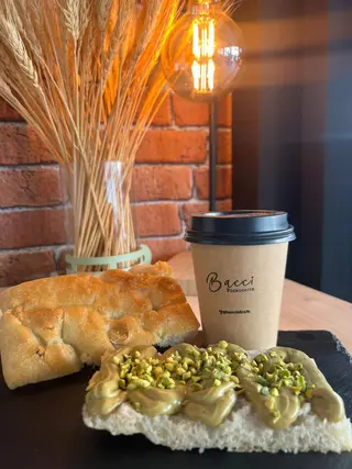 Focaccia Con Crema De Pistacho
