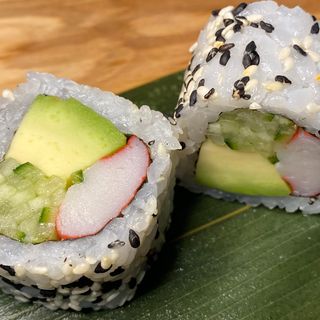 California Roll De Pepinos Surimi (8 Pza.)