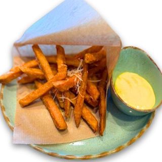 Батат фрі з соусом айолі