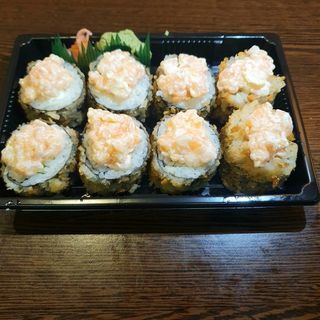Maki En Tempura Con Tartar De Salmón
