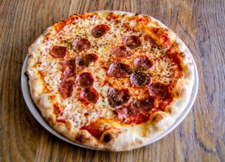 Pizza salami picante