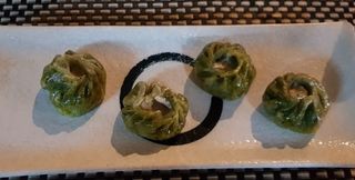 7. Gyoza di spinaci con ripieno di gamberi brasati - 4 pezzi